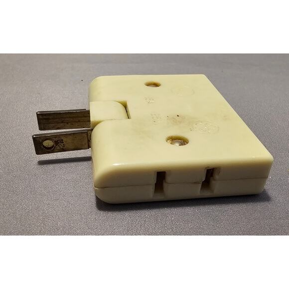 Vintage GE Wall Hugger/Flat #1734-21D 3-Tap Outlet Adapter - Ivory, 15A-125V - Picture 3 of 8